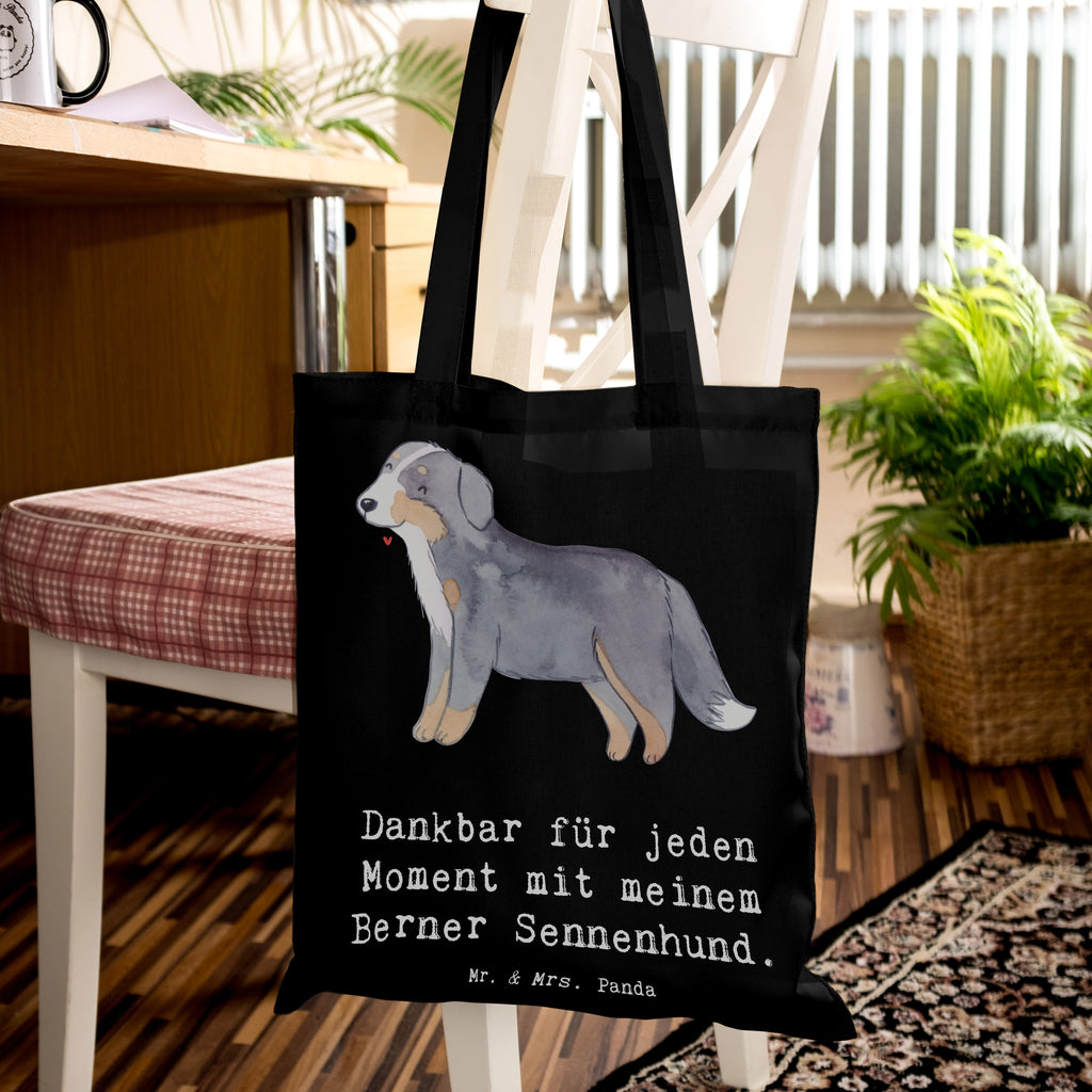 Tragetasche Berner Sennenhund Moment Beuteltasche, Beutel, Einkaufstasche, Jutebeutel, Stoffbeutel, Tasche, Shopper, Umhängetasche, Strandtasche, Schultertasche, Stofftasche, Tragetasche, Badetasche, Jutetasche, Einkaufstüte, Laptoptasche, Hund, Hunderasse, Rassehund, Hundebesitzer, Geschenk, Tierfreund, Schenken, Welpe, Dürrbächler, Berner Sennenhund