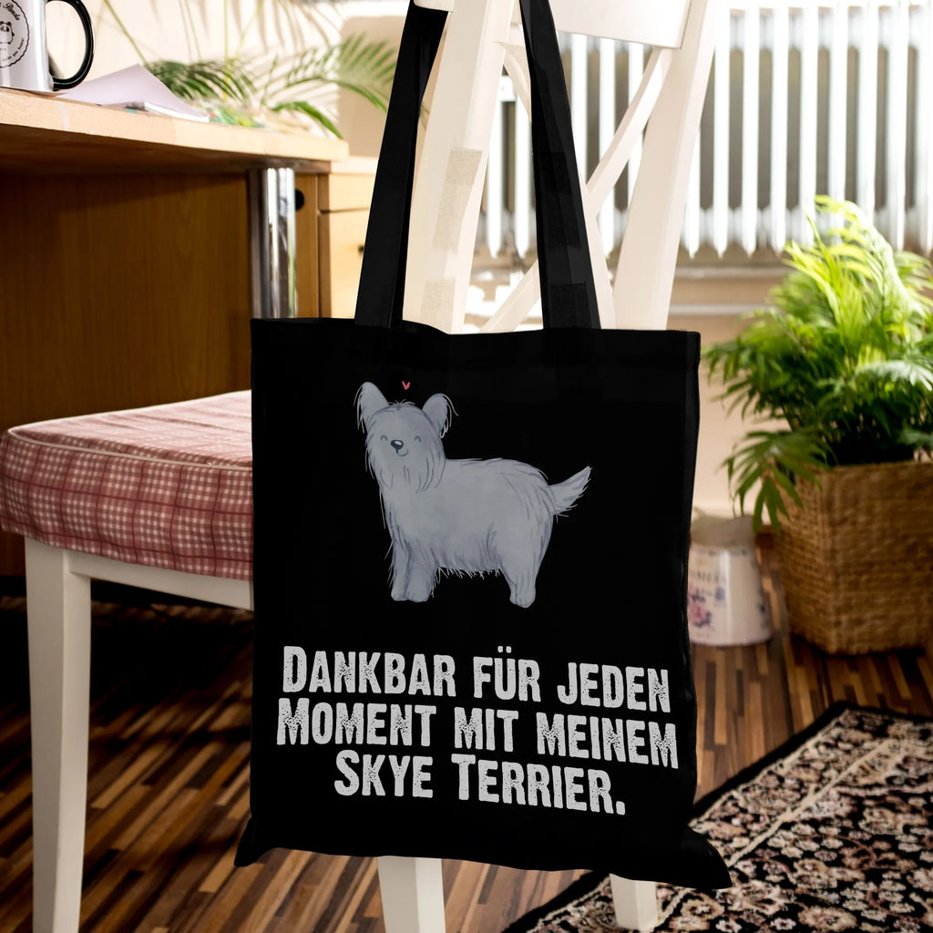 Tragetasche Skye Terrier Moment Beuteltasche, Beutel, Einkaufstasche, Jutebeutel, Stoffbeutel, Tasche, Shopper, Umhängetasche, Strandtasche, Schultertasche, Stofftasche, Tragetasche, Badetasche, Jutetasche, Einkaufstüte, Laptoptasche, Hund, Hunderasse, Rassehund, Hundebesitzer, Geschenk, Tierfreund, Schenken, Welpe, Skye Terrier, Terrier