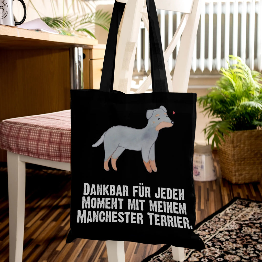 Tragetasche Manchester Terrier Moment Beuteltasche, Beutel, Einkaufstasche, Jutebeutel, Stoffbeutel, Tasche, Shopper, Umhängetasche, Strandtasche, Schultertasche, Stofftasche, Tragetasche, Badetasche, Jutetasche, Einkaufstüte, Laptoptasche, Hund, Hunderasse, Rassehund, Hundebesitzer, Geschenk, Tierfreund, Schenken, Welpe, Manchester Terrier