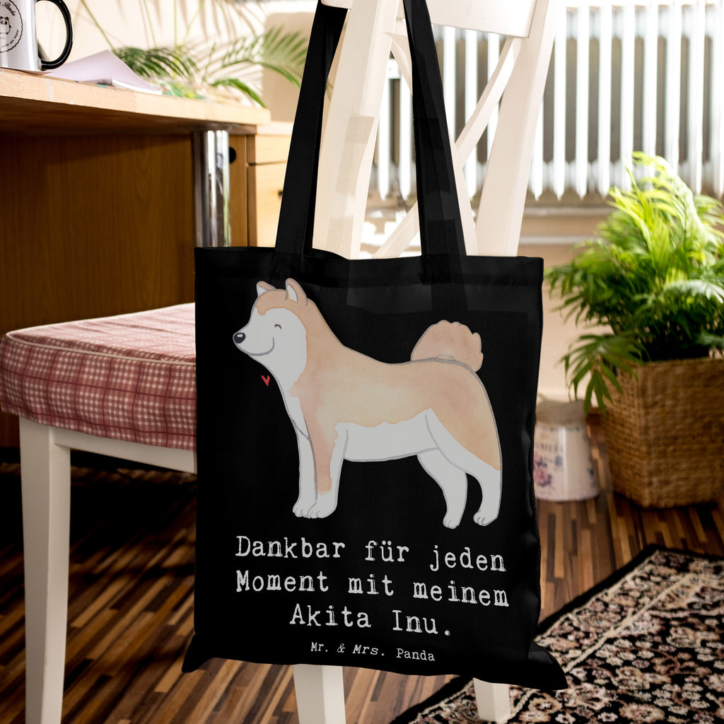 Tragetasche Akita Inu Moment Beuteltasche, Beutel, Einkaufstasche, Jutebeutel, Stoffbeutel, Tasche, Shopper, Umhängetasche, Strandtasche, Schultertasche, Stofftasche, Tragetasche, Badetasche, Jutetasche, Einkaufstüte, Laptoptasche, Hund, Hunderasse, Rassehund, Hundebesitzer, Geschenk, Tierfreund, Schenken, Welpe, Akita Ken, Japanischer Akita, Akita-Inu, Akita Inu