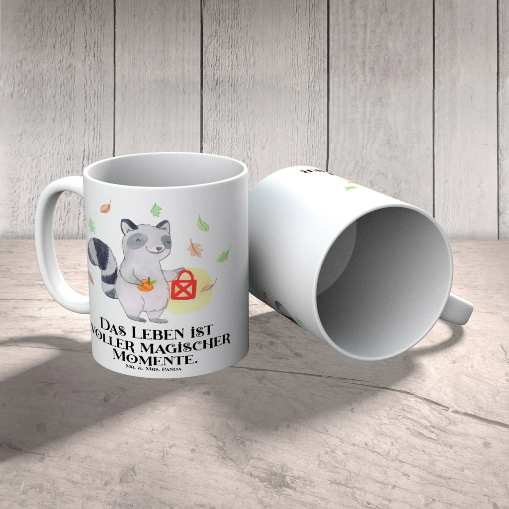 Tasse Waschbär Laterne Tasse, Kaffeetasse, Teetasse, Becher, Kaffeebecher, Teebecher, Keramiktasse, Porzellantasse, Büro Tasse, Geschenk Tasse, Tasse Sprüche, Tasse Motive, Kaffeetassen, Tasse bedrucken, Designer Tasse, Cappuccino Tassen, Schöne Teetassen, Halloween, Deko, Martinssingen, Dekoration, Geschenke, Schenken, Halloween Deko, Trick or Treat, Süßes sonst gibt's saures, Waschbär, Laterne, Herbst