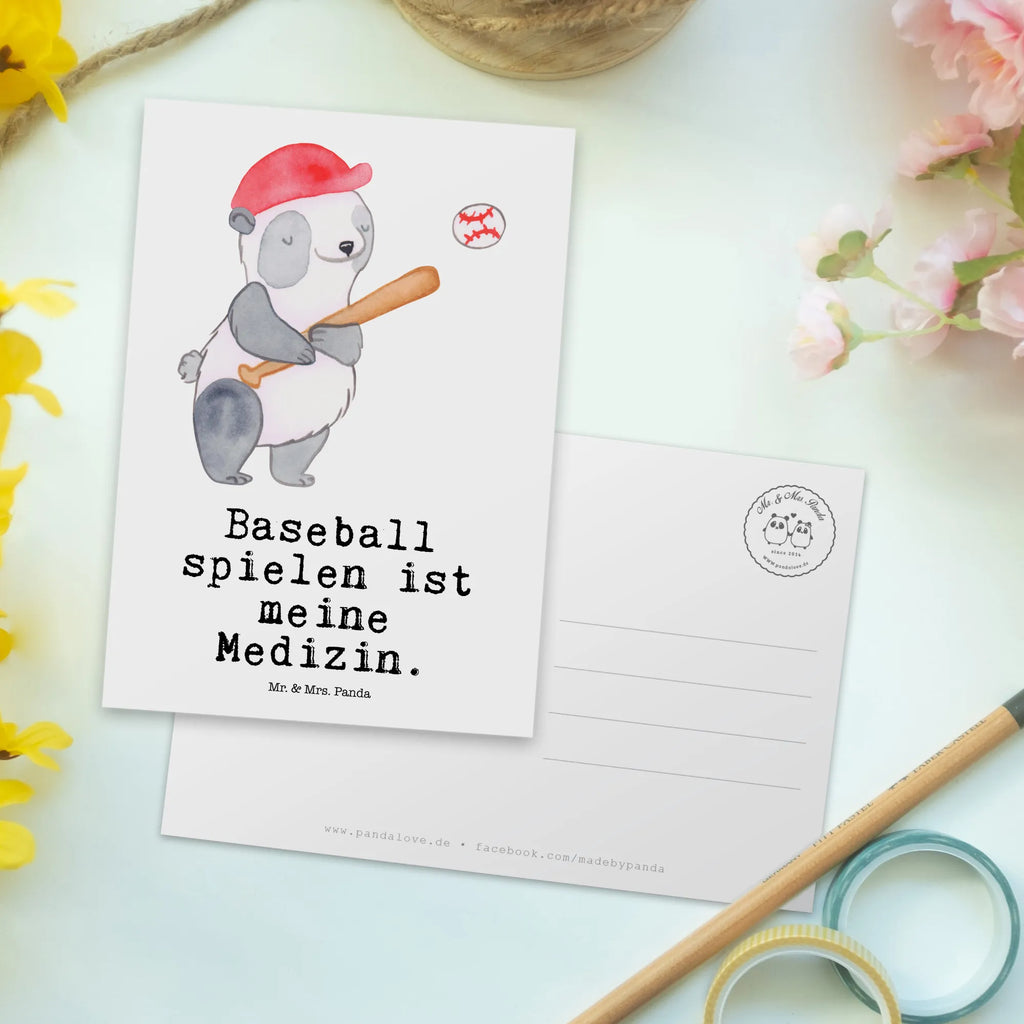 Postkarte Panda Baseball spielen Postkarte, Karte, Geschenkkarte, Grußkarte, Einladung, Ansichtskarte, Geburtstagskarte, Einladungskarte, Dankeskarte, Ansichtskarten, Einladung Geburtstag, Einladungskarten Geburtstag, Geschenk, Sport, Sportart, Hobby, Schenken, Danke, Dankeschön, Auszeichnung, Gewinn, Sportler, Baseball spielen, Baseball Spielen, Baseball Match, Ballsport, Baseballplatz, Baseballverein