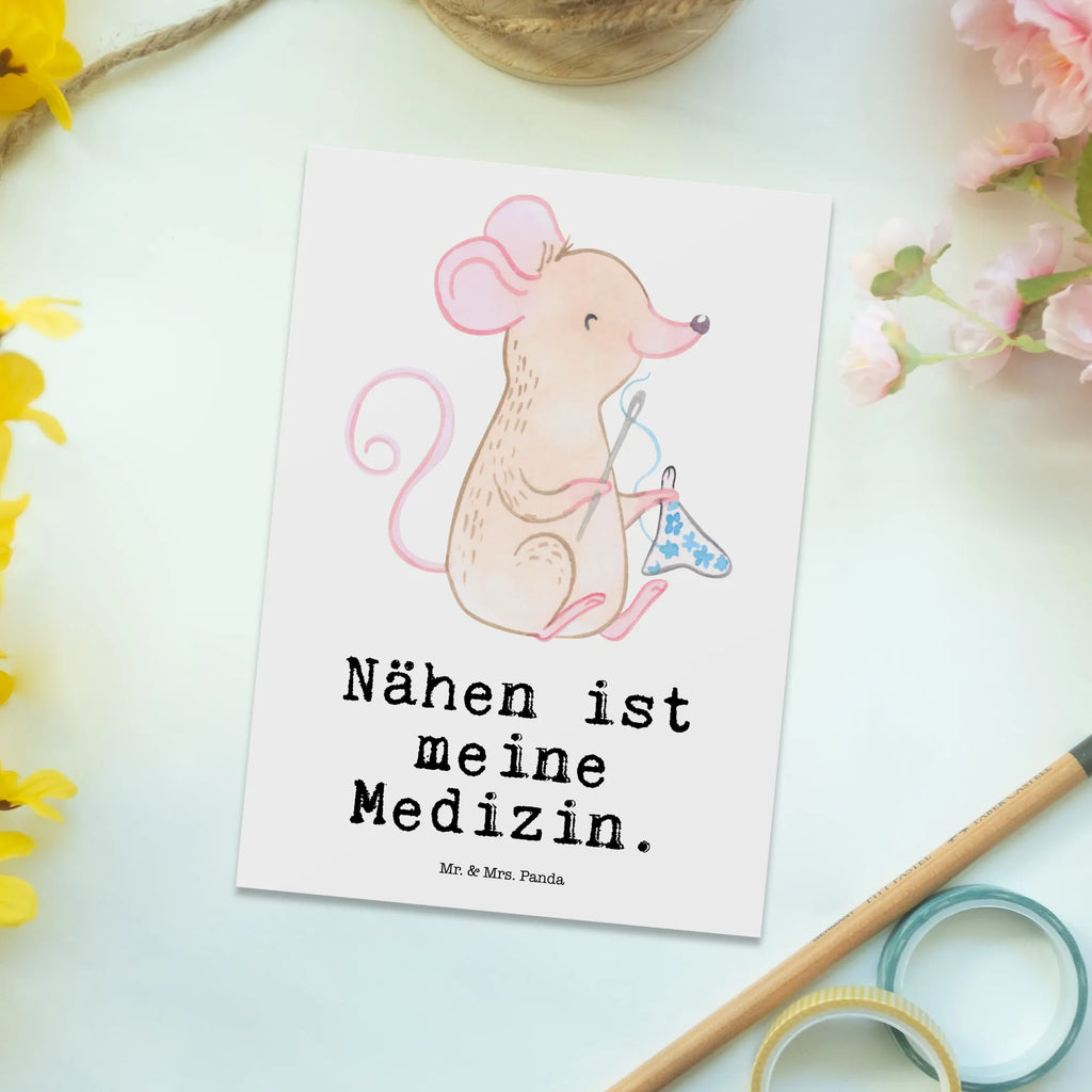 Postkarte Maus Nähen Postkarte, Karte, Geschenkkarte, Grußkarte, Einladung, Ansichtskarte, Geburtstagskarte, Einladungskarte, Dankeskarte, Ansichtskarten, Einladung Geburtstag, Einladungskarten Geburtstag, Geschenk, Sport, Sportart, Hobby, Schenken, Danke, Dankeschön, Auszeichnung, Gewinn, Sportler, Nähen, kreatives Hobby, Nähkurs, Nähmaschine, DIY, Nähprojekte