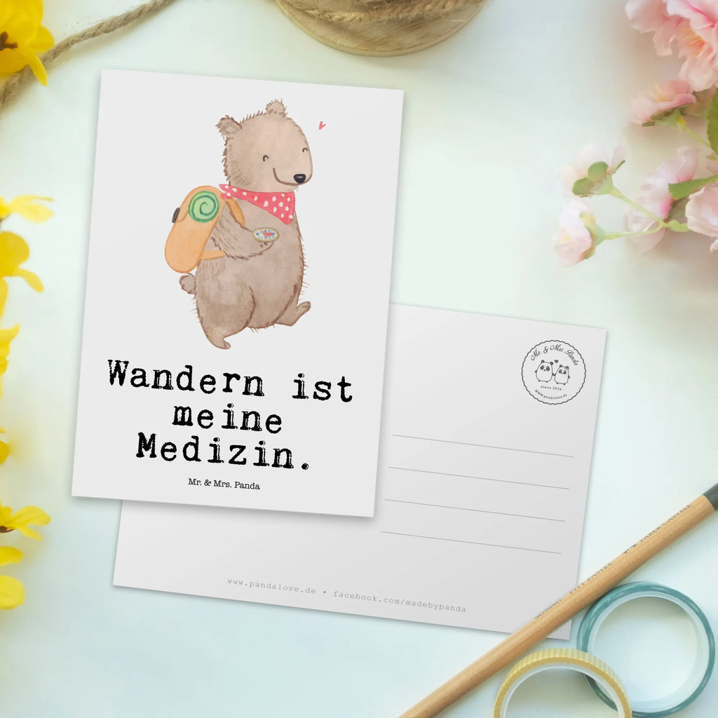 Postkarte Bär Wandern Postkarte, Karte, Geschenkkarte, Grußkarte, Einladung, Ansichtskarte, Geburtstagskarte, Einladungskarte, Dankeskarte, Ansichtskarten, Einladung Geburtstag, Einladungskarten Geburtstag, Geschenk, Sport, Sportart, Hobby, Schenken, Danke, Dankeschön, Auszeichnung, Gewinn, Sportler, Wandern, Bergsteigen, Wintertouren, Outdoor Sport, Freizeitsport, Spazieren, Natur entdecken