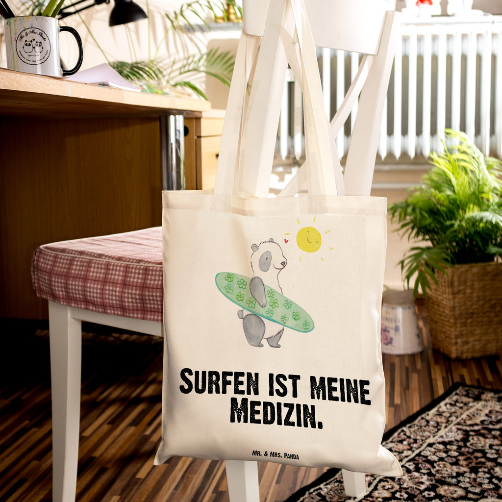 Tragetasche Panda Surfen Beuteltasche, Beutel, Einkaufstasche, Jutebeutel, Stoffbeutel, Tasche, Shopper, Umhängetasche, Strandtasche, Schultertasche, Stofftasche, Tragetasche, Badetasche, Jutetasche, Einkaufstüte, Laptoptasche, Geschenk, Sport, Sportart, Hobby, Schenken, Danke, Dankeschön, Auszeichnung, Gewinn, Sportler, Wellenreiten, Surfen, Surfschule, Surfen Erholung