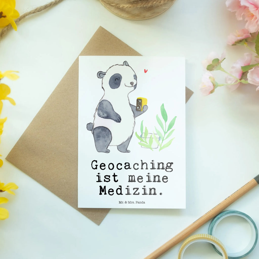 Grußkarte Panda Geocaching Grußkarte, Klappkarte, Einladungskarte, Glückwunschkarte, Hochzeitskarte, Geburtstagskarte, Karte, Ansichtskarten, Geschenk, Sport, Sportart, Hobby, Schenken, Danke, Dankeschön, Auszeichnung, Gewinn, Sportler, Geocaching, Schatzsuchen, GPS Schnitzeljagd, Opencaching