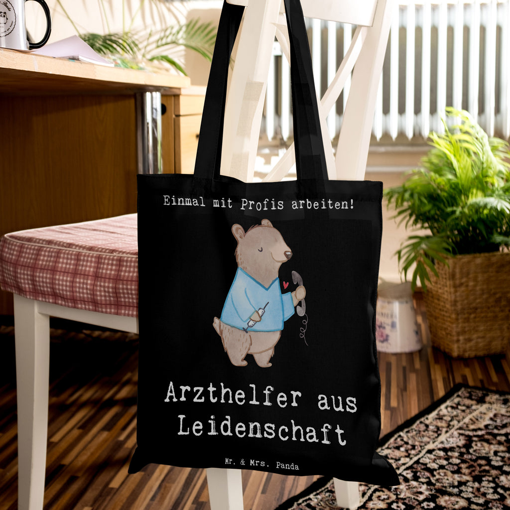 Tragetasche Arzthelfer aus Leidenschaft Beuteltasche, Beutel, Einkaufstasche, Jutebeutel, Stoffbeutel, Tasche, Shopper, Umhängetasche, Strandtasche, Schultertasche, Stofftasche, Tragetasche, Badetasche, Jutetasche, Einkaufstüte, Laptoptasche, Beruf, Ausbildung, Jubiläum, Abschied, Rente, Kollege, Kollegin, Geschenk, Schenken, Arbeitskollege, Mitarbeiter, Firma, Danke, Dankeschön, Arzthelfer, Medizinischer Fachangestellter