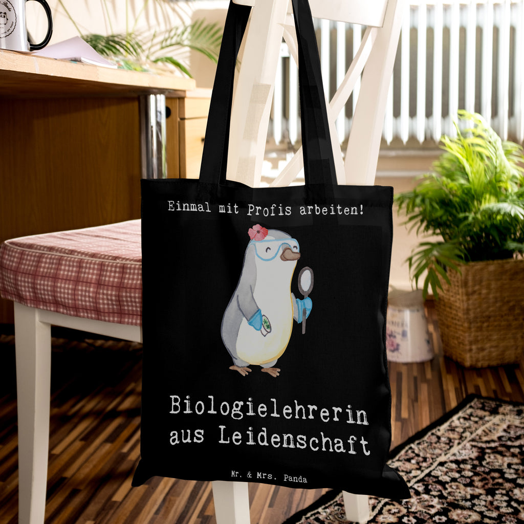 Tragetasche Biologielehrerin aus Leidenschaft Beuteltasche, Beutel, Einkaufstasche, Jutebeutel, Stoffbeutel, Tasche, Shopper, Umhängetasche, Strandtasche, Schultertasche, Stofftasche, Tragetasche, Badetasche, Jutetasche, Einkaufstüte, Laptoptasche, Beruf, Ausbildung, Jubiläum, Abschied, Rente, Kollege, Kollegin, Geschenk, Schenken, Arbeitskollege, Mitarbeiter, Firma, Danke, Dankeschön, Biologielehrerin, Biolehrerin, Biounterricht, Biologie, Schule, Grundschule