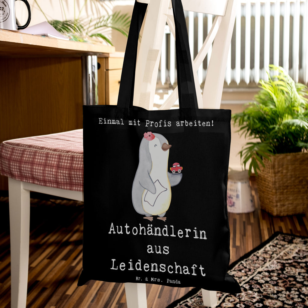 Tragetasche Autohändlerin aus Leidenschaft Beuteltasche, Beutel, Einkaufstasche, Jutebeutel, Stoffbeutel, Tasche, Shopper, Umhängetasche, Strandtasche, Schultertasche, Stofftasche, Tragetasche, Badetasche, Jutetasche, Einkaufstüte, Laptoptasche, Beruf, Ausbildung, Jubiläum, Abschied, Rente, Kollege, Kollegin, Geschenk, Schenken, Arbeitskollege, Mitarbeiter, Firma, Danke, Dankeschön, Autohändlerin, Eröffnung Autohaus, Autohandel, Gebrauchtwagenhändlerin, Autoverkäuferin