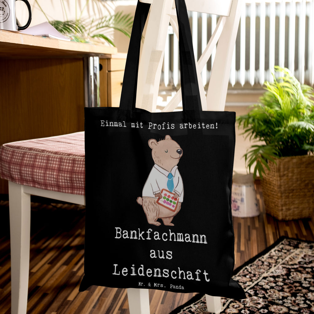 Tragetasche Bankfachmann aus Leidenschaft Beuteltasche, Beutel, Einkaufstasche, Jutebeutel, Stoffbeutel, Tasche, Shopper, Umhängetasche, Strandtasche, Schultertasche, Stofftasche, Tragetasche, Badetasche, Jutetasche, Einkaufstüte, Laptoptasche, Beruf, Ausbildung, Jubiläum, Abschied, Rente, Kollege, Kollegin, Geschenk, Schenken, Arbeitskollege, Mitarbeiter, Firma, Danke, Dankeschön, Bankfachmann, Bankangestellter, Bänker, Bankberater