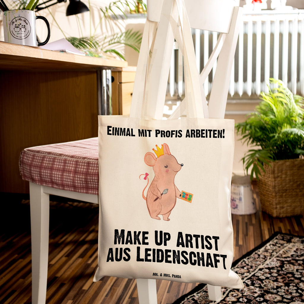 Tragetasche Make Up Artist aus Leidenschaft Beuteltasche, Beutel, Einkaufstasche, Jutebeutel, Stoffbeutel, Tasche, Shopper, Umhängetasche, Strandtasche, Schultertasche, Stofftasche, Tragetasche, Badetasche, Jutetasche, Einkaufstüte, Laptoptasche, Beruf, Ausbildung, Jubiläum, Abschied, Rente, Kollege, Kollegin, Geschenk, Schenken, Arbeitskollege, Mitarbeiter, Firma, Danke, Dankeschön, Kosmetiker, Make Up Artist, Maskenbildner, Visagist, Beauty Salon, Kosmetikstudio, Eröffnung