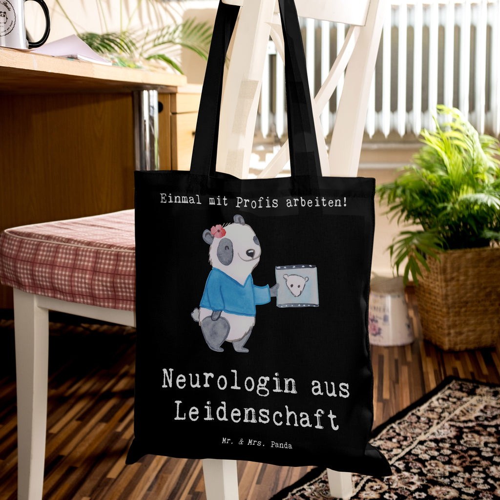 Tragetasche Neurologin aus Leidenschaft Beuteltasche, Beutel, Einkaufstasche, Jutebeutel, Stoffbeutel, Tasche, Shopper, Umhängetasche, Strandtasche, Schultertasche, Stofftasche, Tragetasche, Badetasche, Jutetasche, Einkaufstüte, Laptoptasche, Beruf, Ausbildung, Jubiläum, Abschied, Rente, Kollege, Kollegin, Geschenk, Schenken, Arbeitskollege, Mitarbeiter, Firma, Danke, Dankeschön, Neurologin, Neurologie, Mediziner, Medizinstudium