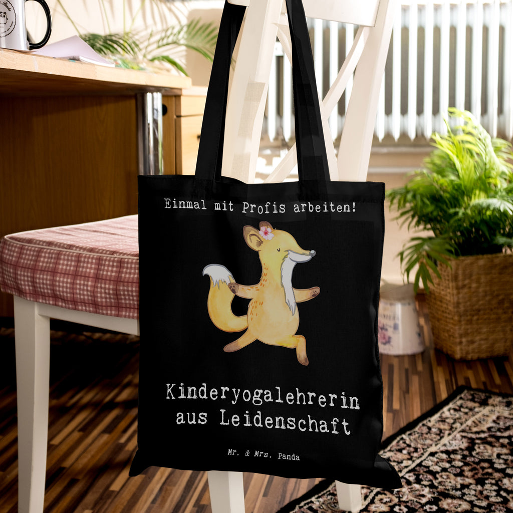 Tragetasche Kinderyogalehrerin aus Leidenschaft Beuteltasche, Beutel, Einkaufstasche, Jutebeutel, Stoffbeutel, Tasche, Shopper, Umhängetasche, Strandtasche, Schultertasche, Stofftasche, Tragetasche, Badetasche, Jutetasche, Einkaufstüte, Laptoptasche, Beruf, Ausbildung, Jubiläum, Abschied, Rente, Kollege, Kollegin, Geschenk, Schenken, Arbeitskollege, Mitarbeiter, Firma, Danke, Dankeschön