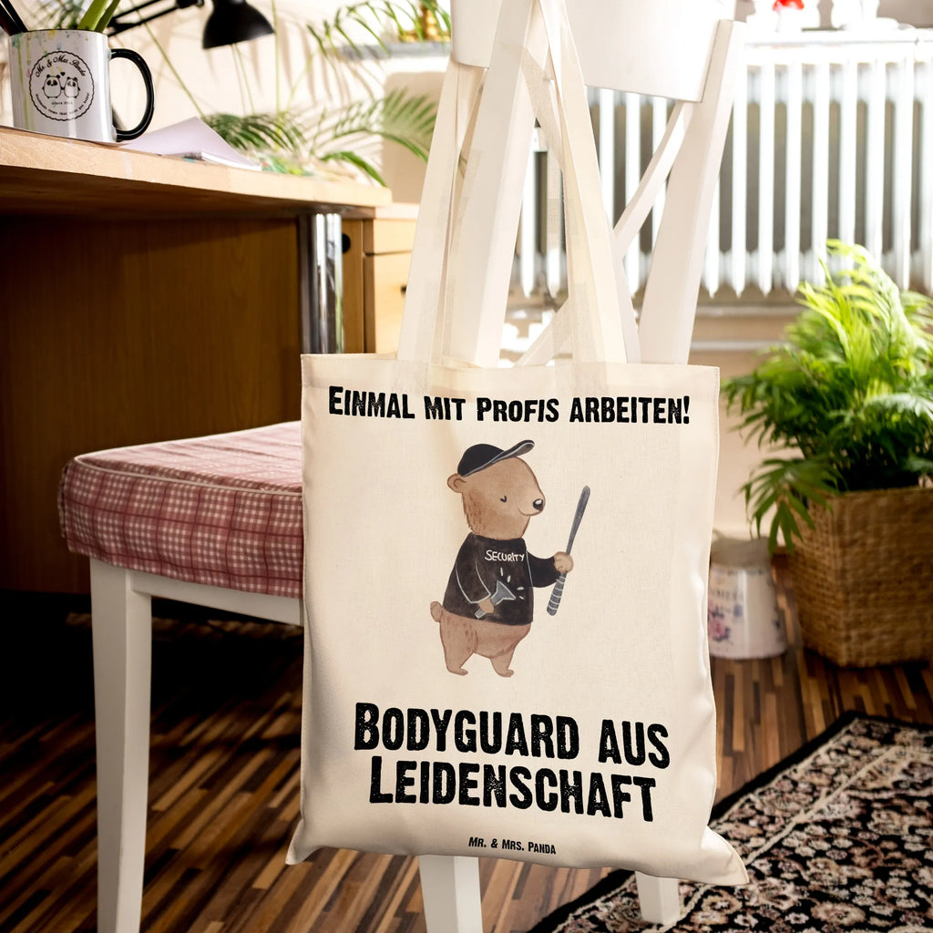 Tragetasche Bodyguard aus Leidenschaft Beuteltasche, Beutel, Einkaufstasche, Jutebeutel, Stoffbeutel, Tasche, Shopper, Umhängetasche, Strandtasche, Schultertasche, Stofftasche, Tragetasche, Badetasche, Jutetasche, Einkaufstüte, Laptoptasche, Beruf, Ausbildung, Jubiläum, Abschied, Rente, Kollege, Kollegin, Geschenk, Schenken, Arbeitskollege, Mitarbeiter, Firma, Danke, Dankeschön, Bodyguard, Personenschützer