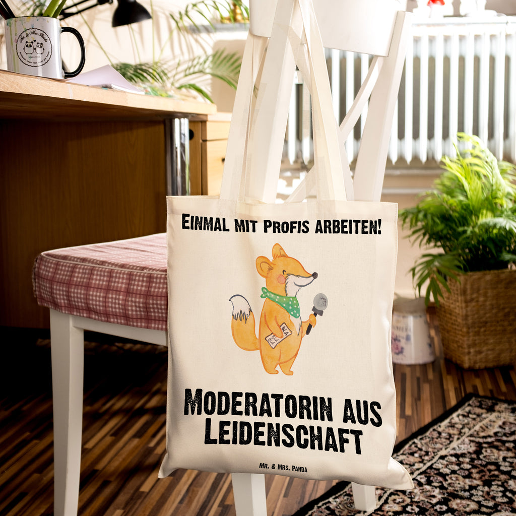 Tragetasche Moderatorin aus Leidenschaft Beuteltasche, Beutel, Einkaufstasche, Jutebeutel, Stoffbeutel, Tasche, Shopper, Umhängetasche, Strandtasche, Schultertasche, Stofftasche, Tragetasche, Badetasche, Jutetasche, Einkaufstüte, Laptoptasche, Beruf, Ausbildung, Jubiläum, Abschied, Rente, Kollege, Kollegin, Geschenk, Schenken, Arbeitskollege, Mitarbeiter, Firma, Danke, Dankeschön