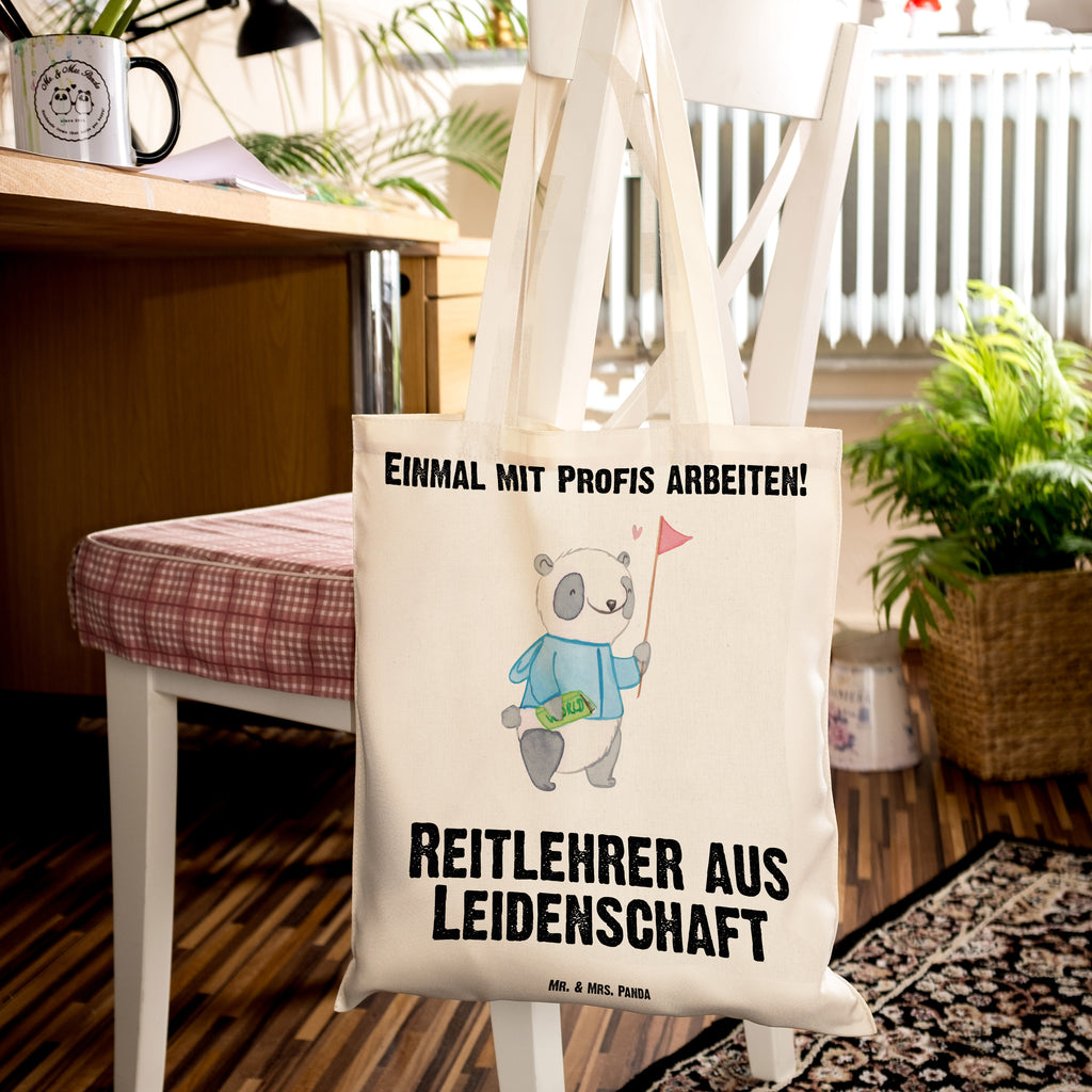 Tragetasche Reitlehrer aus Leidenschaft Beuteltasche, Beutel, Einkaufstasche, Jutebeutel, Stoffbeutel, Tasche, Shopper, Umhängetasche, Strandtasche, Schultertasche, Stofftasche, Tragetasche, Badetasche, Jutetasche, Einkaufstüte, Laptoptasche, Beruf, Ausbildung, Jubiläum, Abschied, Rente, Kollege, Kollegin, Geschenk, Schenken, Arbeitskollege, Mitarbeiter, Firma, Danke, Dankeschön