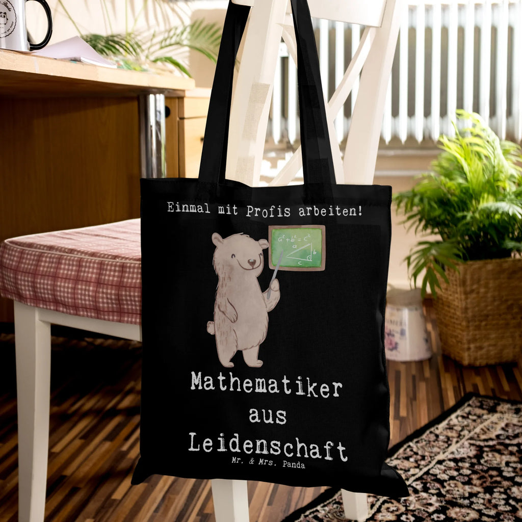 Tragetasche Mathematiker aus Leidenschaft Beuteltasche, Beutel, Einkaufstasche, Jutebeutel, Stoffbeutel, Tasche, Shopper, Umhängetasche, Strandtasche, Schultertasche, Stofftasche, Tragetasche, Badetasche, Jutetasche, Einkaufstüte, Laptoptasche, Beruf, Ausbildung, Jubiläum, Abschied, Rente, Kollege, Kollegin, Geschenk, Schenken, Arbeitskollege, Mitarbeiter, Firma, Danke, Dankeschön, Mathematiker, Mathematik Studium, Student Mathe, Bachelor, Master