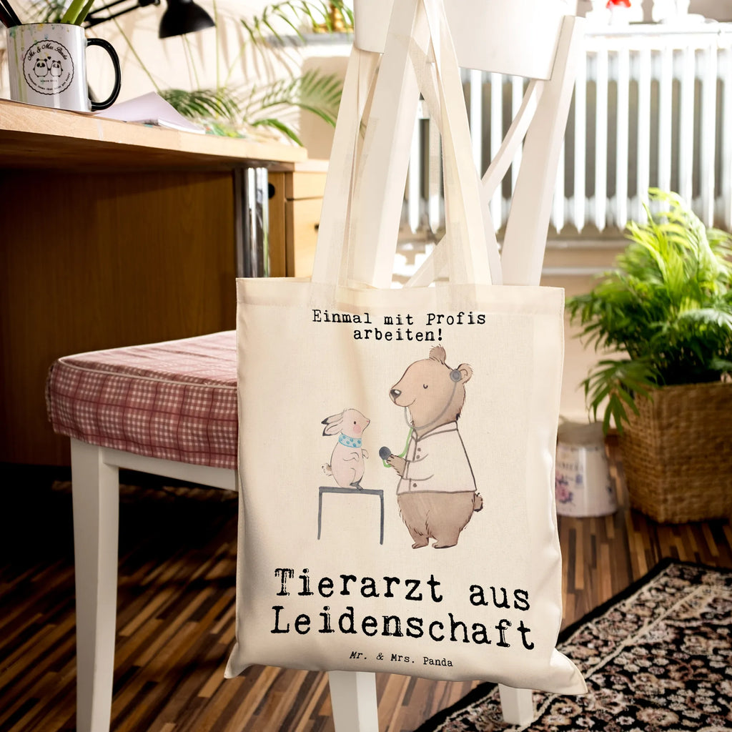 Tragetasche Tierarzt aus Leidenschaft Beuteltasche, Beutel, Einkaufstasche, Jutebeutel, Stoffbeutel, Tasche, Shopper, Umhängetasche, Strandtasche, Schultertasche, Stofftasche, Tragetasche, Badetasche, Jutetasche, Einkaufstüte, Laptoptasche, Beruf, Ausbildung, Jubiläum, Abschied, Rente, Kollege, Kollegin, Geschenk, Schenken, Arbeitskollege, Mitarbeiter, Firma, Danke, Dankeschön