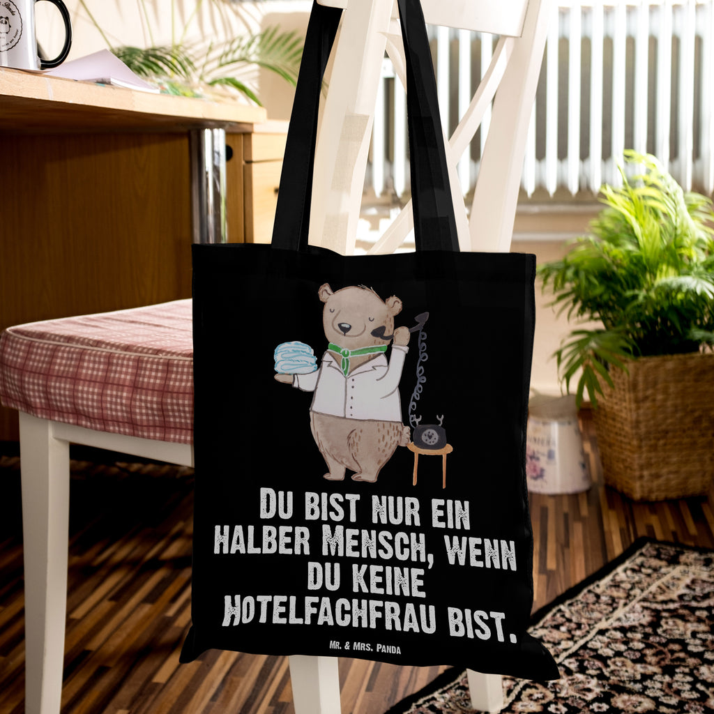 Tragetasche Hotelfachfrau mit Herz Beuteltasche, Beutel, Einkaufstasche, Jutebeutel, Stoffbeutel, Tasche, Shopper, Umhängetasche, Strandtasche, Schultertasche, Stofftasche, Tragetasche, Badetasche, Jutetasche, Einkaufstüte, Laptoptasche, Beruf, Ausbildung, Jubiläum, Abschied, Rente, Kollege, Kollegin, Geschenk, Schenken, Arbeitskollege, Mitarbeiter, Firma, Danke, Dankeschön, Hotelfachfrau, Hotelkauffrau, Hotelfachangestellte, Hotelier, Hoteleröffnung