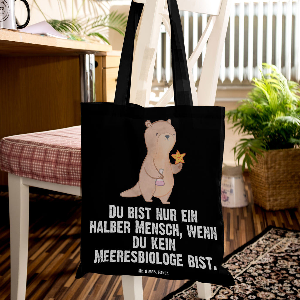 Tragetasche Meeresbiologe mit Herz Beuteltasche, Beutel, Einkaufstasche, Jutebeutel, Stoffbeutel, Tasche, Shopper, Umhängetasche, Strandtasche, Schultertasche, Stofftasche, Tragetasche, Badetasche, Jutetasche, Einkaufstüte, Laptoptasche, Beruf, Ausbildung, Jubiläum, Abschied, Rente, Kollege, Kollegin, Geschenk, Schenken, Arbeitskollege, Mitarbeiter, Firma, Danke, Dankeschön, Meeresbiologe, Meereskundler, Naturwissenschaftler, Meeresforscher, maritime Forschung, Studium