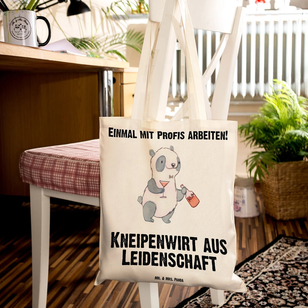 Tragetasche Kneipenwirt aus Leidenschaft Beuteltasche, Beutel, Einkaufstasche, Jutebeutel, Stoffbeutel, Tasche, Shopper, Umhängetasche, Strandtasche, Schultertasche, Stofftasche, Tragetasche, Badetasche, Jutetasche, Einkaufstüte, Laptoptasche, Beruf, Ausbildung, Jubiläum, Abschied, Rente, Kollege, Kollegin, Geschenk, Schenken, Arbeitskollege, Mitarbeiter, Firma, Danke, Dankeschön, Kneipenwirt, Gastwirt, Gaststätte, Kneipe, Eröffnung, Barkeeper, Bartender, Rum, Bar