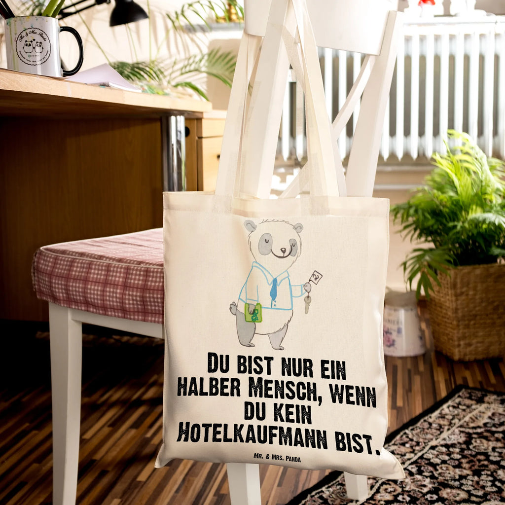 Tragetasche Hotelkaufmann mit Herz Beuteltasche, Beutel, Einkaufstasche, Jutebeutel, Stoffbeutel, Tasche, Shopper, Umhängetasche, Strandtasche, Schultertasche, Stofftasche, Tragetasche, Badetasche, Jutetasche, Einkaufstüte, Laptoptasche, Beruf, Ausbildung, Jubiläum, Abschied, Rente, Kollege, Kollegin, Geschenk, Schenken, Arbeitskollege, Mitarbeiter, Firma, Danke, Dankeschön, Hotelkaufmann, Hotelfachmann, Hotelfachangestellter, Hotelier, Hoteleröffnung