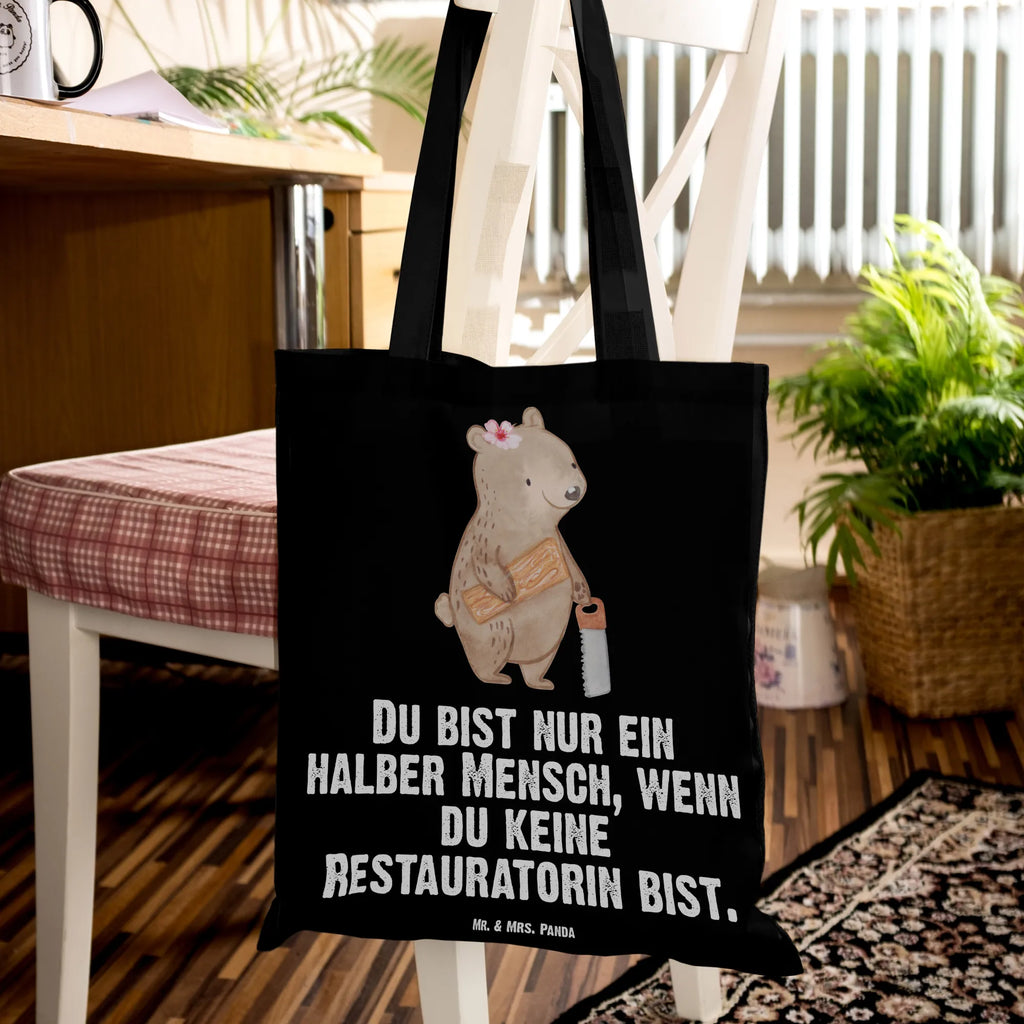 Tragetasche Restauratorin mit Herz Beuteltasche, Beutel, Einkaufstasche, Jutebeutel, Stoffbeutel, Tasche, Shopper, Umhängetasche, Strandtasche, Schultertasche, Stofftasche, Tragetasche, Badetasche, Jutetasche, Einkaufstüte, Laptoptasche, Beruf, Ausbildung, Jubiläum, Abschied, Rente, Kollege, Kollegin, Geschenk, Schenken, Arbeitskollege, Mitarbeiter, Firma, Danke, Dankeschön