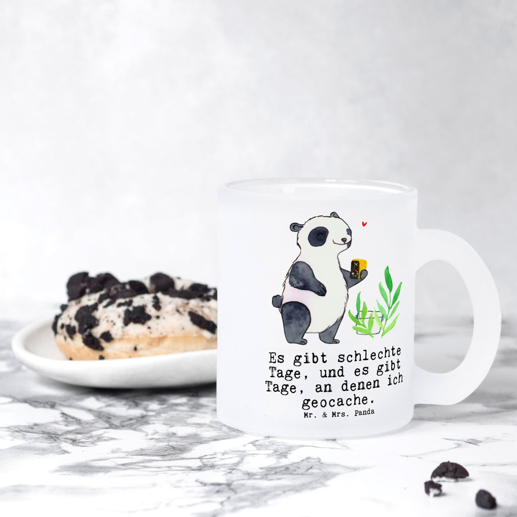 Teetasse Panda Geocaching Teetasse, Teeglas, Teebecher, Tasse mit Henkel, Tasse, Glas Teetasse, Teetasse aus Glas, Geschenk, Sport, Sportart, Hobby, Schenken, Danke, Dankeschön, Auszeichnung, Gewinn, Sportler, Geocaching, Schatzsuchen, GPS Schnitzeljagd, Opencaching