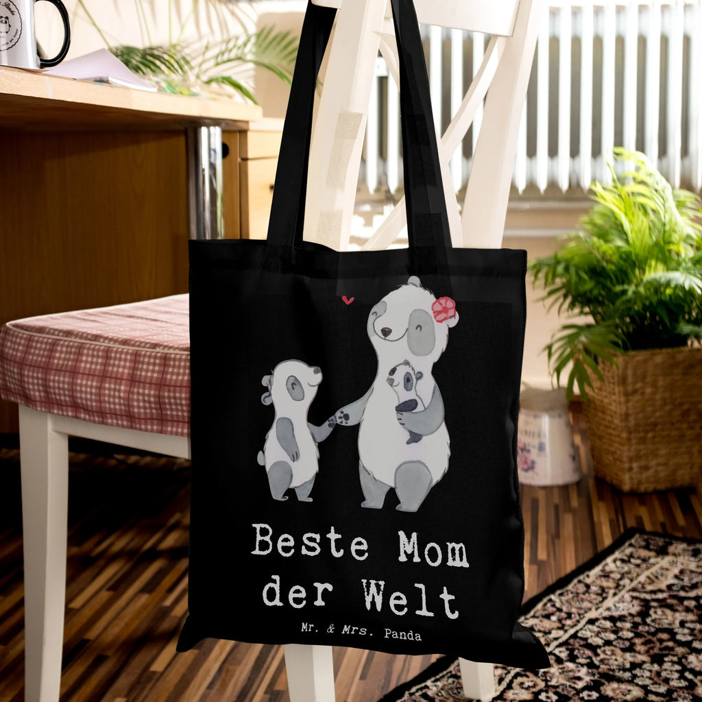 Tragetasche Panda Beste Mom der Welt Beuteltasche, Beutel, Einkaufstasche, Jutebeutel, Stoffbeutel, Tasche, Shopper, Umhängetasche, Strandtasche, Schultertasche, Stofftasche, Tragetasche, Badetasche, Jutetasche, Einkaufstüte, Laptoptasche, für, Dankeschön, Geschenk, Schenken, Geburtstag, Geburtstagsgeschenk, Geschenkidee, Danke, Bedanken, Mitbringsel, Freude machen, Geschenktipp, Mom, Mommy, Mama, Mami, Mutter, Muttertag, Mutti, Ma, Tochter, Sohn, Beste Mama, Beste, Supermama