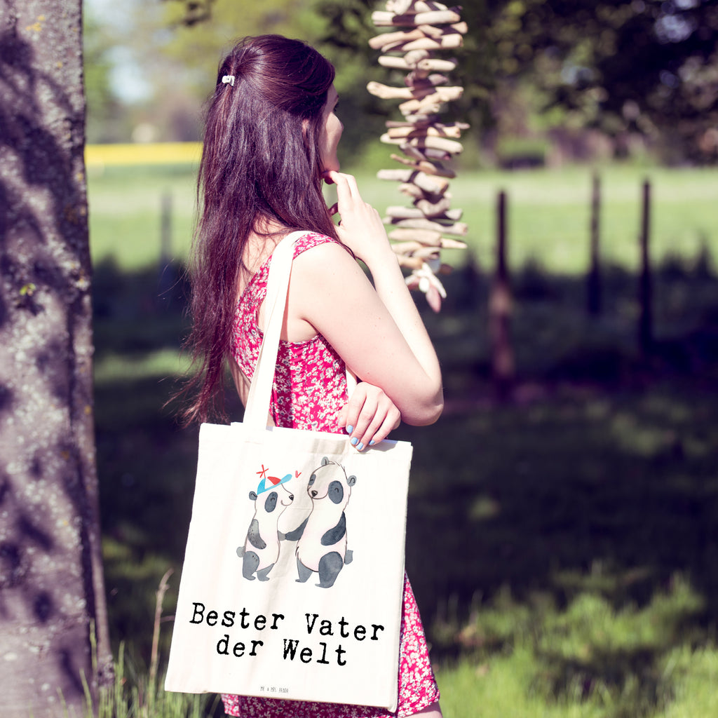 Tragetasche Panda Bester Vater der Welt Beuteltasche, Beutel, Einkaufstasche, Jutebeutel, Stoffbeutel, Tasche, Shopper, Umhängetasche, Strandtasche, Schultertasche, Stofftasche, Tragetasche, Badetasche, Jutetasche, Einkaufstüte, Laptoptasche, für, Dankeschön, Geschenk, Schenken, Geburtstag, Geburtstagsgeschenk, Geschenkidee, Danke, Bedanken, Mitbringsel, Freude machen, Geschenktipp, Vater, Papa, Dad, Daddy, Paps, Papi, Vati, Eltern, Geschenk Vater, Mann, Familie, Bester, Kleinigkeit