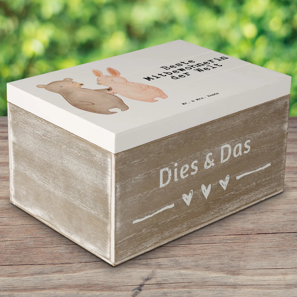 Holzkiste Hase Beste Mitbewohnerin der Welt Holzkiste, Kiste, Schatzkiste, Truhe, Schatulle, XXL, Erinnerungsbox, Erinnerungskiste, Dekokiste, Aufbewahrungsbox, Geschenkbox, Geschenkdose, für, Dankeschön, Geschenk, Schenken, Geburtstag, Geburtstagsgeschenk, Geschenkidee, Danke, Bedanken, Mitbringsel, Freude machen, Geschenktipp, Mitbewohnerin, WG, Zimmernachbarin, Wohngemeinschaft, WG-Bewohnerin, Zimmerkollegin, Zimmergenossin, Stubenkameradin