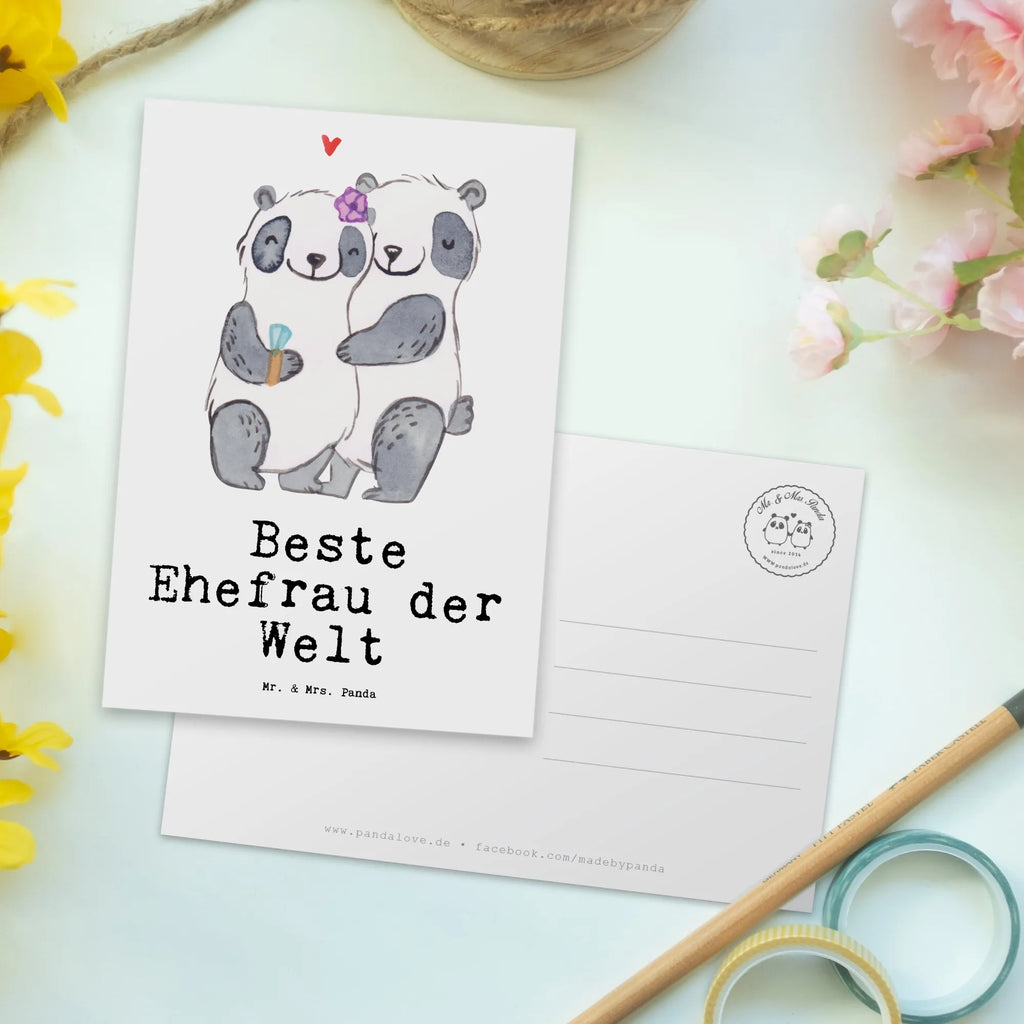 Postkarte Panda Beste Ehefrau der Welt Postkarte, Karte, Geschenkkarte, Grußkarte, Einladung, Ansichtskarte, Geburtstagskarte, Einladungskarte, Dankeskarte, Ansichtskarten, Einladung Geburtstag, Einladungskarten Geburtstag, für, Dankeschön, Geschenk, Schenken, Geburtstag, Geburtstagsgeschenk, Geschenkidee, Danke, Bedanken, Mitbringsel, Freude machen, Geschenktipp, Ehefrau, Beste, Frau, Partnerin, Freundin, Traumfrau, Hochzeit, Liebling, Ehepartner, Ehe, Gattin, Lebensgefährtin, Braut, Kleinigkeit