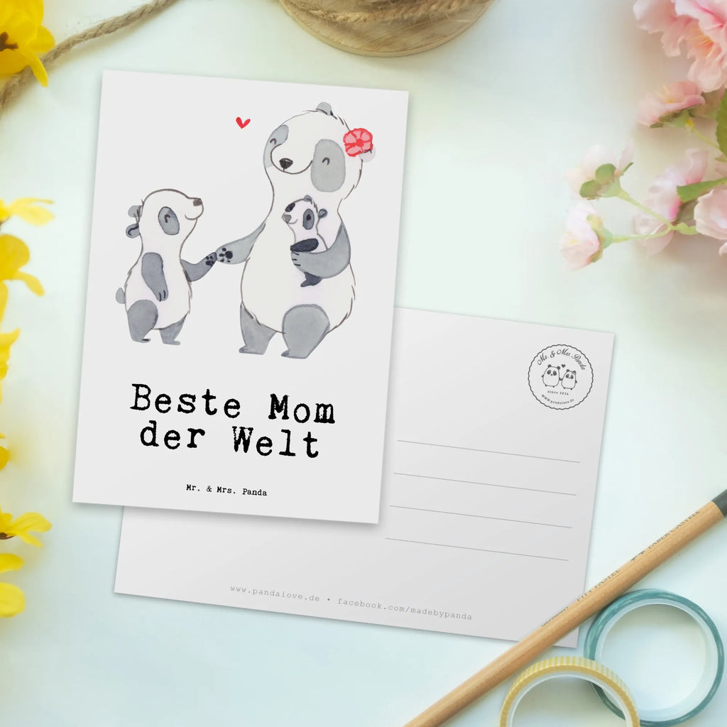 Postkarte Panda Beste Mom der Welt Postkarte, Karte, Geschenkkarte, Grußkarte, Einladung, Ansichtskarte, Geburtstagskarte, Einladungskarte, Dankeskarte, Ansichtskarten, Einladung Geburtstag, Einladungskarten Geburtstag, für, Dankeschön, Geschenk, Schenken, Geburtstag, Geburtstagsgeschenk, Geschenkidee, Danke, Bedanken, Mitbringsel, Freude machen, Geschenktipp, Mom, Mommy, Mama, Mami, Mutter, Muttertag, Mutti, Ma, Tochter, Sohn, Beste Mama, Beste, Supermama