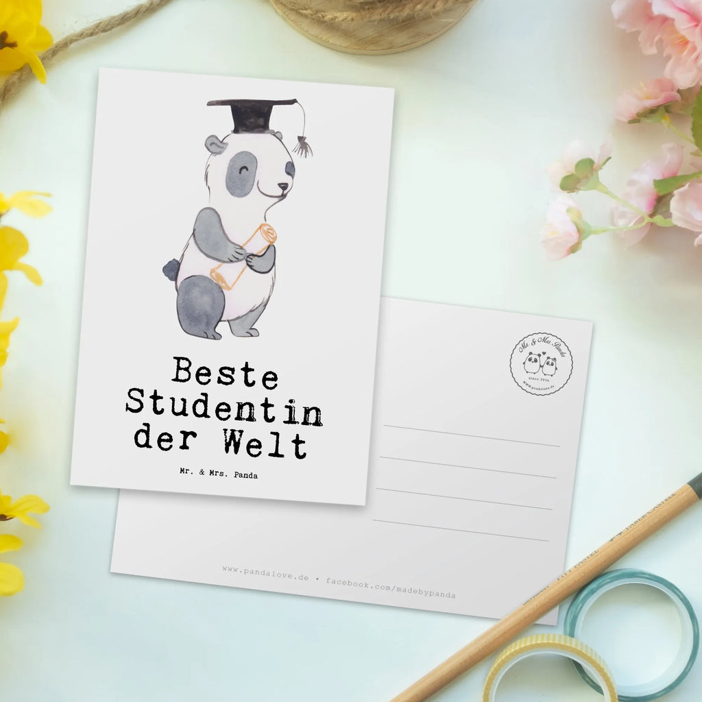 Postkarte Panda Beste Studentin der Welt Postkarte, Karte, Geschenkkarte, Grußkarte, Einladung, Ansichtskarte, Geburtstagskarte, Einladungskarte, Dankeskarte, Ansichtskarten, Einladung Geburtstag, Einladungskarten Geburtstag, für, Dankeschön, Geschenk, Schenken, Geburtstag, Geburtstagsgeschenk, Geschenkidee, Danke, Bedanken, Mitbringsel, Freude machen, Geschenktipp, Studentin, Studium, Tochter, Spaß, Musterschülerin, lustig, Studienabschluss, witzig, Universität, Abschluss, Alumni, Uni, Studenten, Hochschule