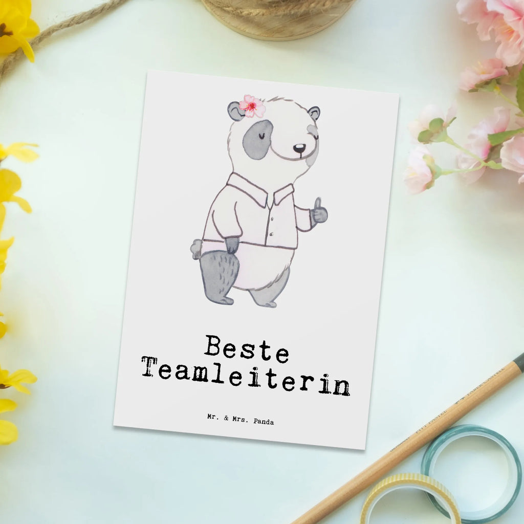 Postkarte Panda Beste Teamleiterin Postkarte, Karte, Geschenkkarte, Grußkarte, Einladung, Ansichtskarte, Geburtstagskarte, Einladungskarte, Dankeskarte, Ansichtskarten, Einladung Geburtstag, Einladungskarten Geburtstag, für, Dankeschön, Geschenk, Schenken, Geburtstag, Geburtstagsgeschenk, Geschenkidee, Danke, Bedanken, Mitbringsel, Freude machen, Geschenktipp, Teamleiterin, Seminarleiterin, Gruppenleiterin, Leiterin, Kollegin, Chefin, Vorgesetzte, Abschied, Abschiedsgeschenk, Ruhestand