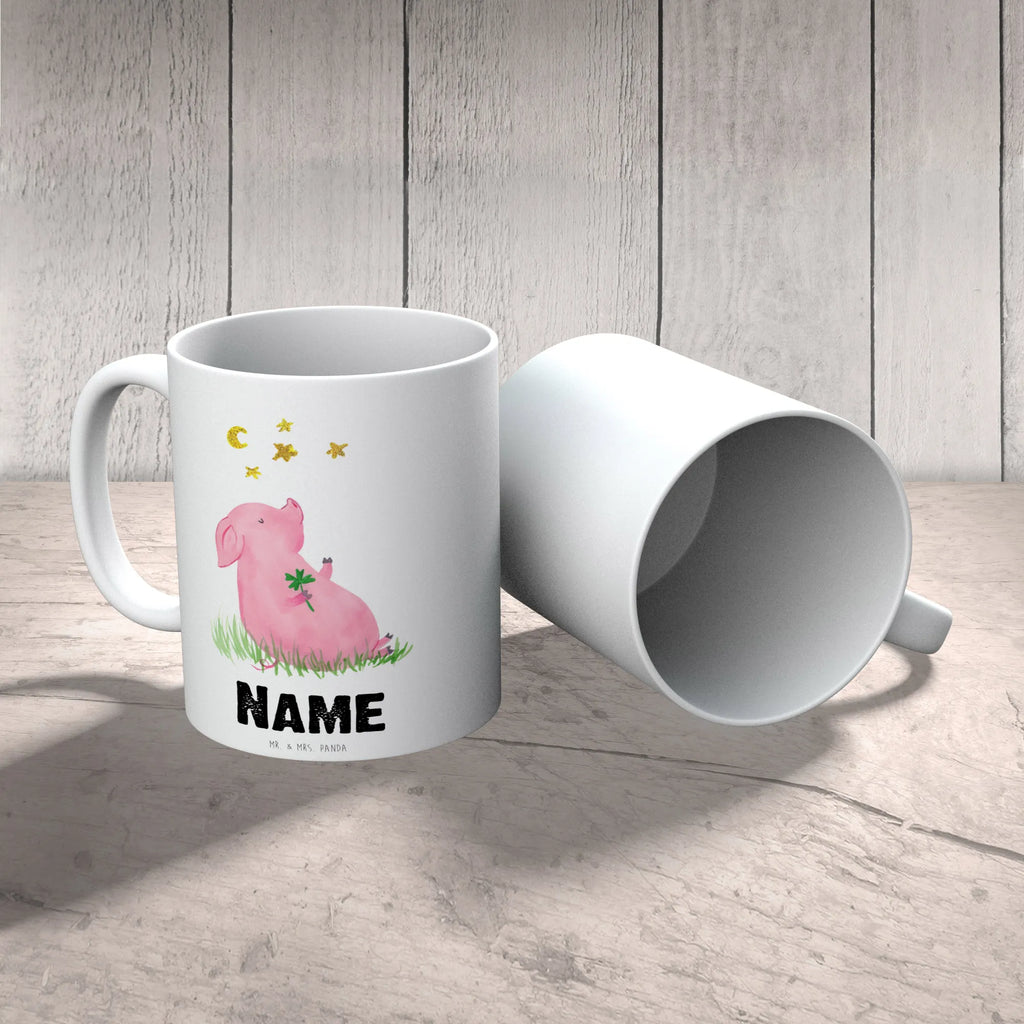 Personalisierte Tasse Glücksschwein Personalisierte Tasse, Namenstasse, Wunschname, Personalisiert, Tasse, Namen, Drucken, Tasse mit Namen, Tiermotive, Gute Laune, lustige Sprüche, Tiere, Glücksschwein. Glück, Schwein, Schweinchen, Sterne, Sernchen, Ziele, Träume, Motivation, Glücksbringer