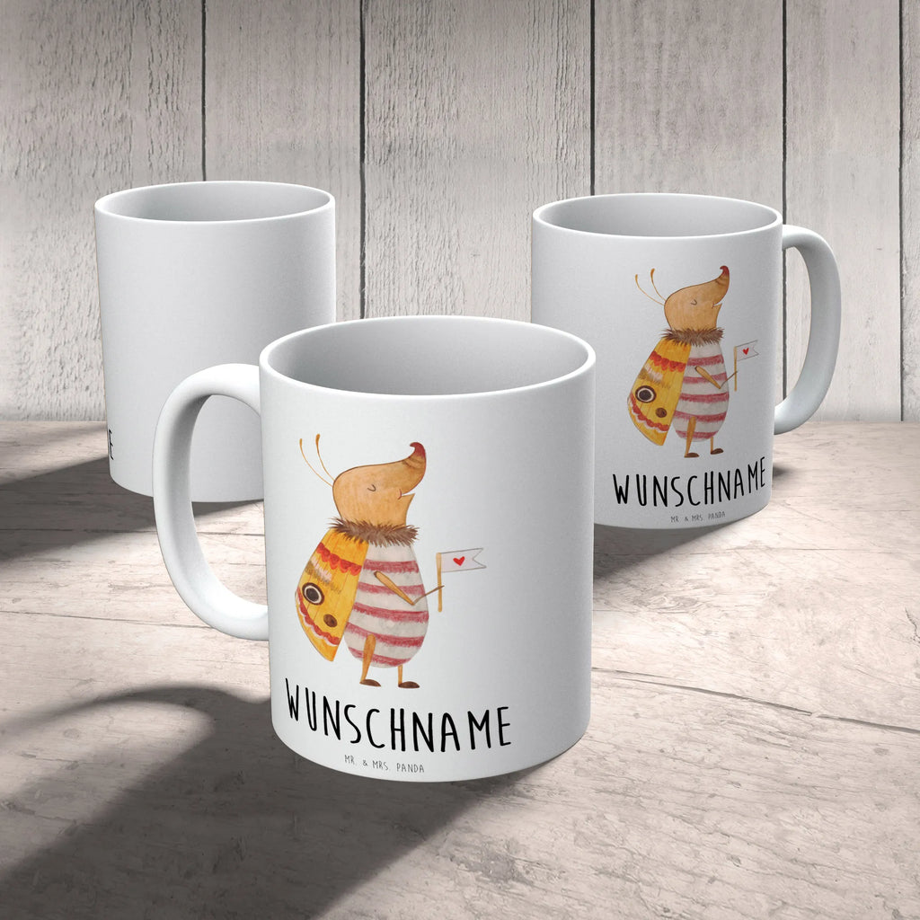 Personalisierte Tasse Nachtfalter mit Fähnchen Personalisierte Tasse, Namenstasse, Wunschname, Personalisiert, Tasse, Namen, Drucken, Tasse mit Namen, Tiermotive, Gute Laune, lustige Sprüche, Tiere, Nachtfalter, Käfer, Spruch lustig, Spruch witzig, süß, niedlich, Küche Deko, Was kostet die Welt