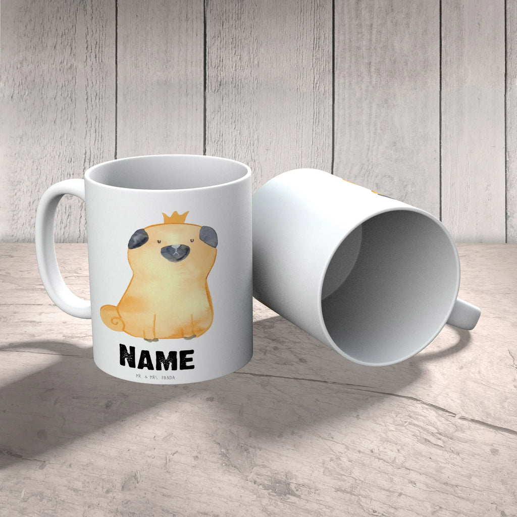 Personalisierte Tasse Mops Krone Personalisierte Tasse, Namenstasse, Wunschname, Personalisiert, Tasse, Namen, Drucken, Tasse mit Namen, Hund, Hundemotiv, Haustier, Hunderasse, Tierliebhaber, Hundebesitzer, Sprüche, Mops, allergisch, kinderlos, Hausregel, Hundebesitzer. Spruch, lustig