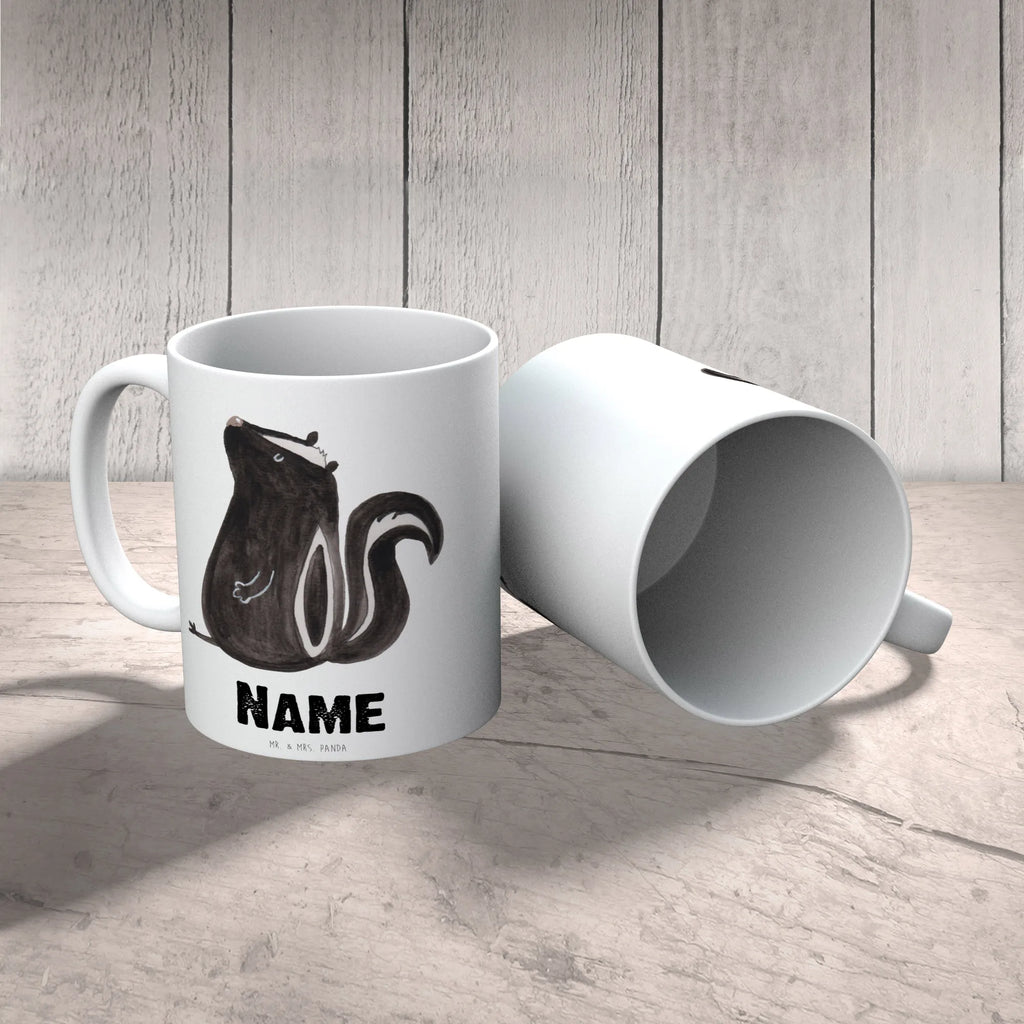 Personalisierte Tasse Stinktier sitzend Personalisierte Tasse, Namenstasse, Wunschname, Personalisiert, Tasse, Namen, Drucken, Tasse mit Namen, Stinktier, Skunk, Wildtier, Raubtier, Stinker, Stinki, Spruch, Büro, Recht, Besserwisser