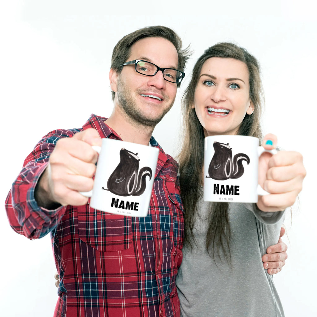 Personalisierte Tasse Stinktier sitzend Personalisierte Tasse, Namenstasse, Wunschname, Personalisiert, Tasse, Namen, Drucken, Tasse mit Namen, Stinktier, Skunk, Wildtier, Raubtier, Stinker, Stinki, Spruch, Büro, Recht, Besserwisser