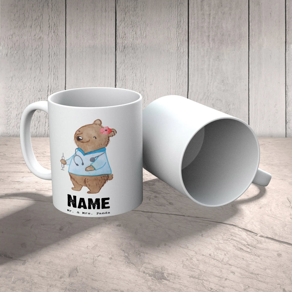 Personalisierte Tasse Krankenpflegehelferin mit Herz Personalisierte Tasse, Namenstasse, Wunschname, Personalisiert, Tasse, Namen, Drucken, Tasse mit Namen, Beruf, Ausbildung, Jubiläum, Abschied, Rente, Kollege, Kollegin, Geschenk, Schenken, Arbeitskollege, Mitarbeiter, Firma, Danke, Dankeschön, Krankenpflegehelferin, Pflegehelferin, Pflegekraft