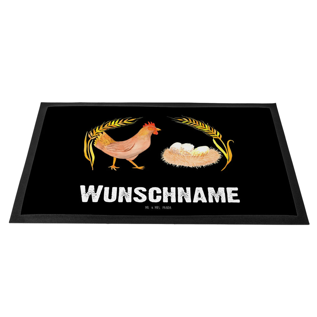 Personalisierte Fußmatte Huhn stolz Personalisierte Fußmatte, Fußmatte mit Namen, Personalisieruung, Personalisiert, Fußmatte bedrucken, Türvorleger mit Namen, Haustürmatte personalisiert, Namensfussmatte, Wunschnamen, Bedrucken, Türvorleger personalisiert, Bauernhof, Hoftiere, Landwirt, Landwirtin, Hahn, Henne, Hühner, Eier, Hof, Landleben, Motivation, Geburt, Magie, Spruch, Schwangerschaft