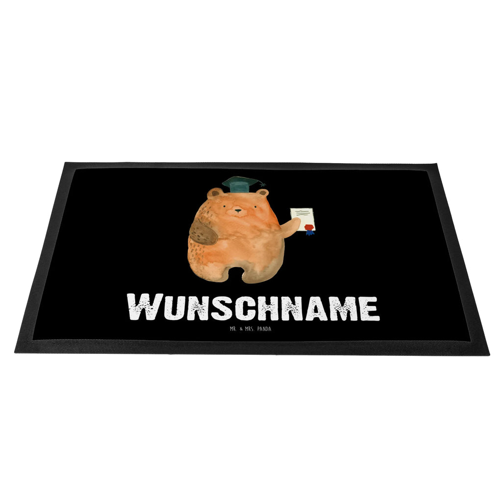 Personalisierte Fußmatte Prüfungsbär Personalisierte Fußmatte, Fußmatte mit Namen, Personalisieruung, Personalisiert, Fußmatte bedrucken, Türvorleger mit Namen, Haustürmatte personalisiert, Namensfussmatte, Wunschnamen, Bedrucken, Türvorleger personalisiert, Bär, Teddy, Teddybär, Abitur, Prüfungen, Prüfung bestanden, Abschluss, Zeugnis, Abschlusszeugnis