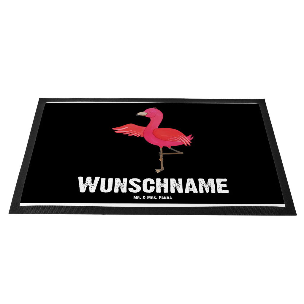 Personalisierte Fußmatte Flamingo Yoga Personalisierte Fußmatte, Fußmatte mit Namen, Personalisieruung, Personalisiert, Fußmatte bedrucken, Türvorleger mit Namen, Haustürmatte personalisiert, Namensfussmatte, Wunschnamen, Bedrucken, Türvorleger personalisiert, Flamingo, Vogel, Yoga, Namaste, Achtsamkeit, Yoga-Übung, Entspannung, Ärger, Aufregen, Tiefenentspannung