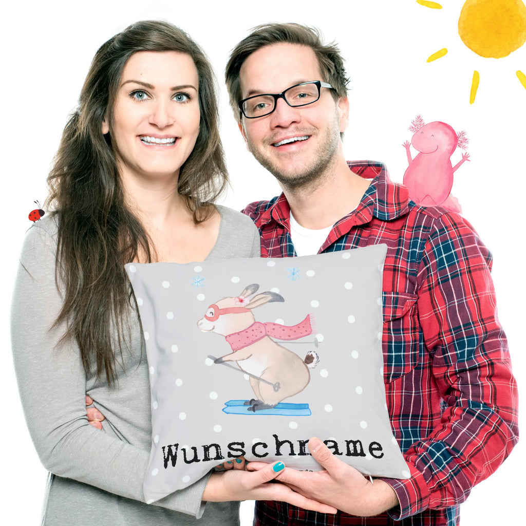 Personalisiertes Kissen Hase Skifahren Kissen, personalisiert, Name, Wunschname, bedrucken, Kopfkissen, Geschenk, Sport, Sportart, Hobby, Schenken, Danke, Dankeschön, Auszeichnung, Gewinn, Sportler, Ski fahren, Skifahren, Skisport, Skiwettbewerb, Skirennen