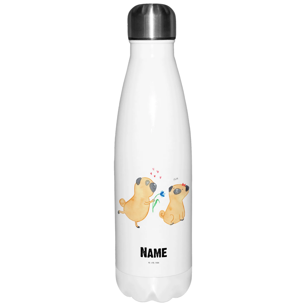 Personalisierte Thermosflasche Mops verliebt Personalisierte Isolierflasche, Personalisierte Thermoflasche, Personalisierte Trinkflasche, Trinkflasche Mit Namen, Wunschname, Bedrucken, Namensflasche, Hund, Hundemotiv, Haustier, Hunderasse, Tierliebhaber, Hundebesitzer, Sprüche, Mops, Möpse, Hundeliebe, verliebt, Liebe, Liebesspruch. Verlobt, Geschenk Freund, Partner