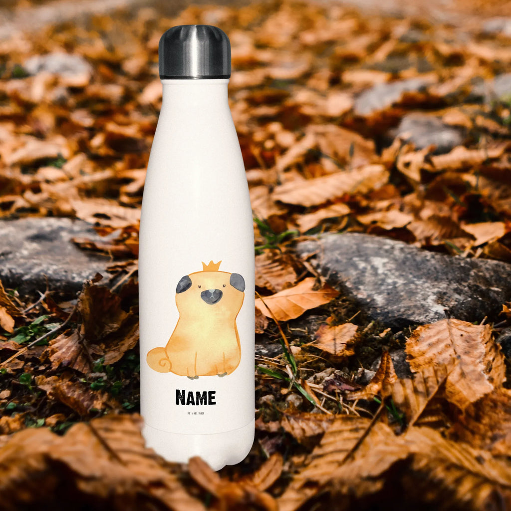 Personalisierte Thermosflasche Mops Krone Personalisierte Isolierflasche, Personalisierte Thermoflasche, Personalisierte Trinkflasche, Trinkflasche Mit Namen, Wunschname, Bedrucken, Namensflasche, Hund, Hundemotiv, Haustier, Hunderasse, Tierliebhaber, Hundebesitzer, Sprüche, Mops, allergisch, kinderlos, Hausregel, Hundebesitzer. Spruch, lustig