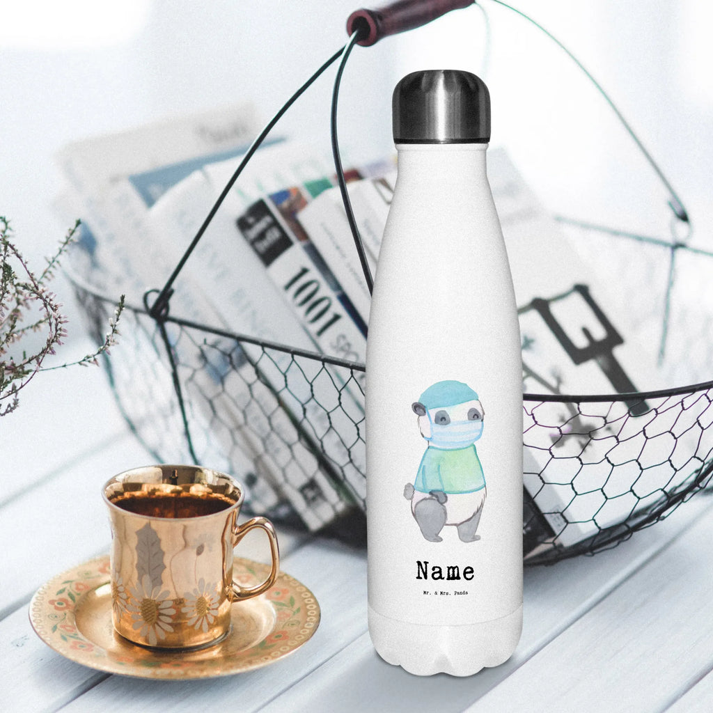 Personalisierte Thermosflasche Chirurg mit Herz Personalisierte Isolierflasche, Personalisierte Thermoflasche, Personalisierte Trinkflasche, Trinkflasche Mit Namen, Wunschname, Bedrucken, Namensflasche, Beruf, Ausbildung, Jubiläum, Abschied, Rente, Kollege, Kollegin, Geschenk, Schenken, Arbeitskollege, Mitarbeiter, Firma, Danke, Dankeschön, Chirurg, Unfallchirurg, Notfallchirurg, Krankenhaus, Arzt, Mediziner