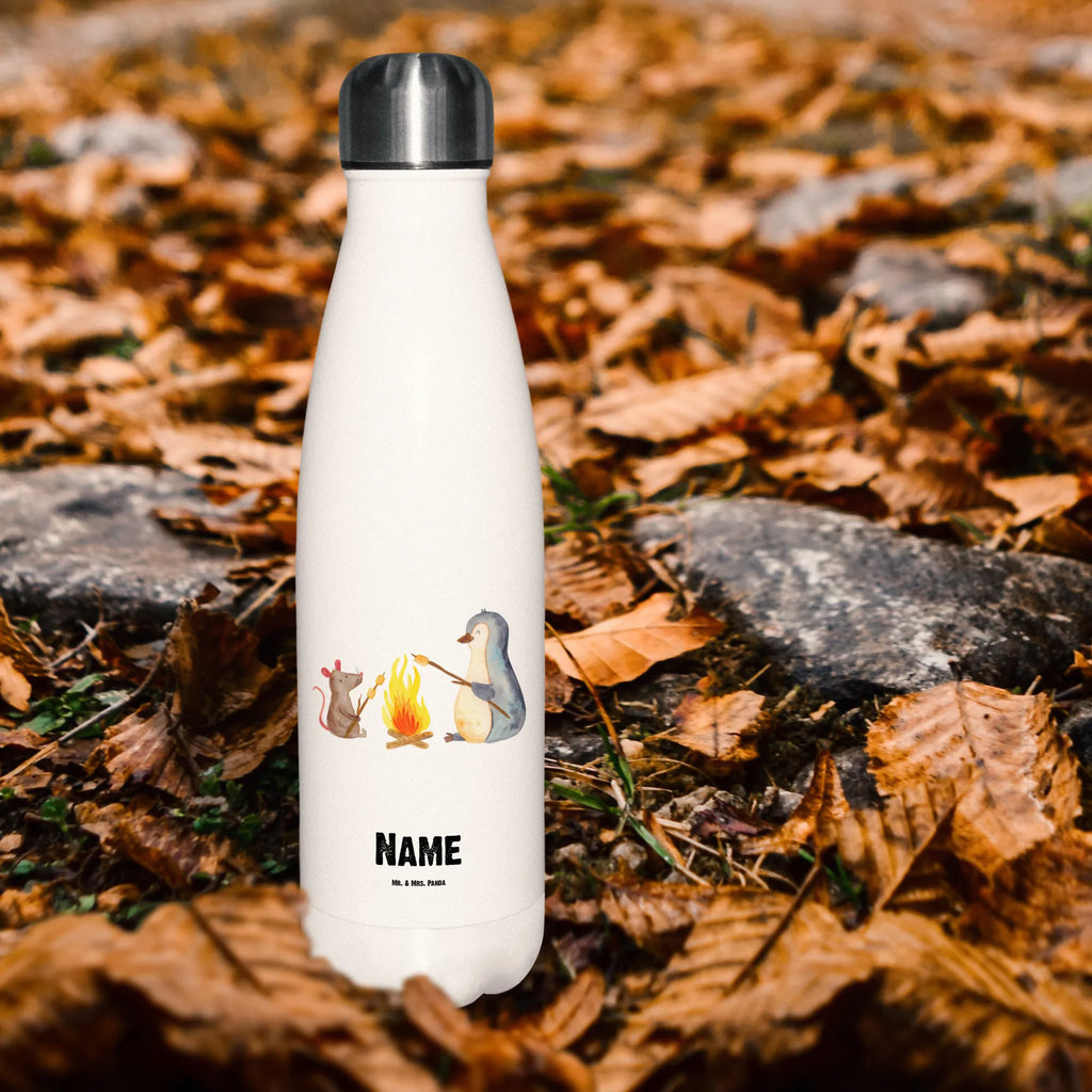 Personalisierte Thermosflasche Pinguin Lagerfeuer Personalisierte Isolierflasche, Personalisierte Thermoflasche, Personalisierte Trinkflasche, Trinkflasche Mit Namen, Wunschname, Bedrucken, Namensflasche, Pinguin, Maus, Pinguine, Lagerfeuer, Leben, Arbeit, Job, Motivation, Büro, Büroalltag, Lebensspruch, Lebensmotivation, Neustart, Liebe, grillen, Feuer, Marshmallows