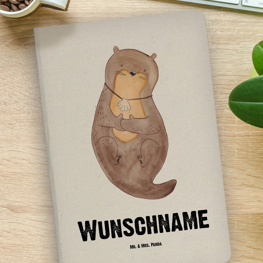 DIN A4 Personalisiertes Notizbuch Otter mit Muschelmedaillon Personalisiertes Notizbuch, Notizbuch mit Namen, Notizbuch bedrucken, Personalisierung, Namensbuch, Namen, Otter, Fischotter, Seeotter, Otterliebe, grübeln, träumen, Motivation, Tagträumen, Büro